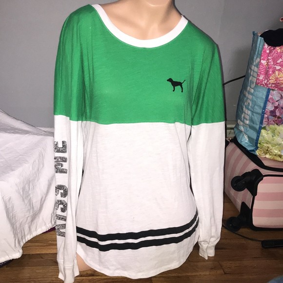 VS PINK kiss me I’m lucky longsleeve st Patrick’s day shirt - Picture 1 of 5